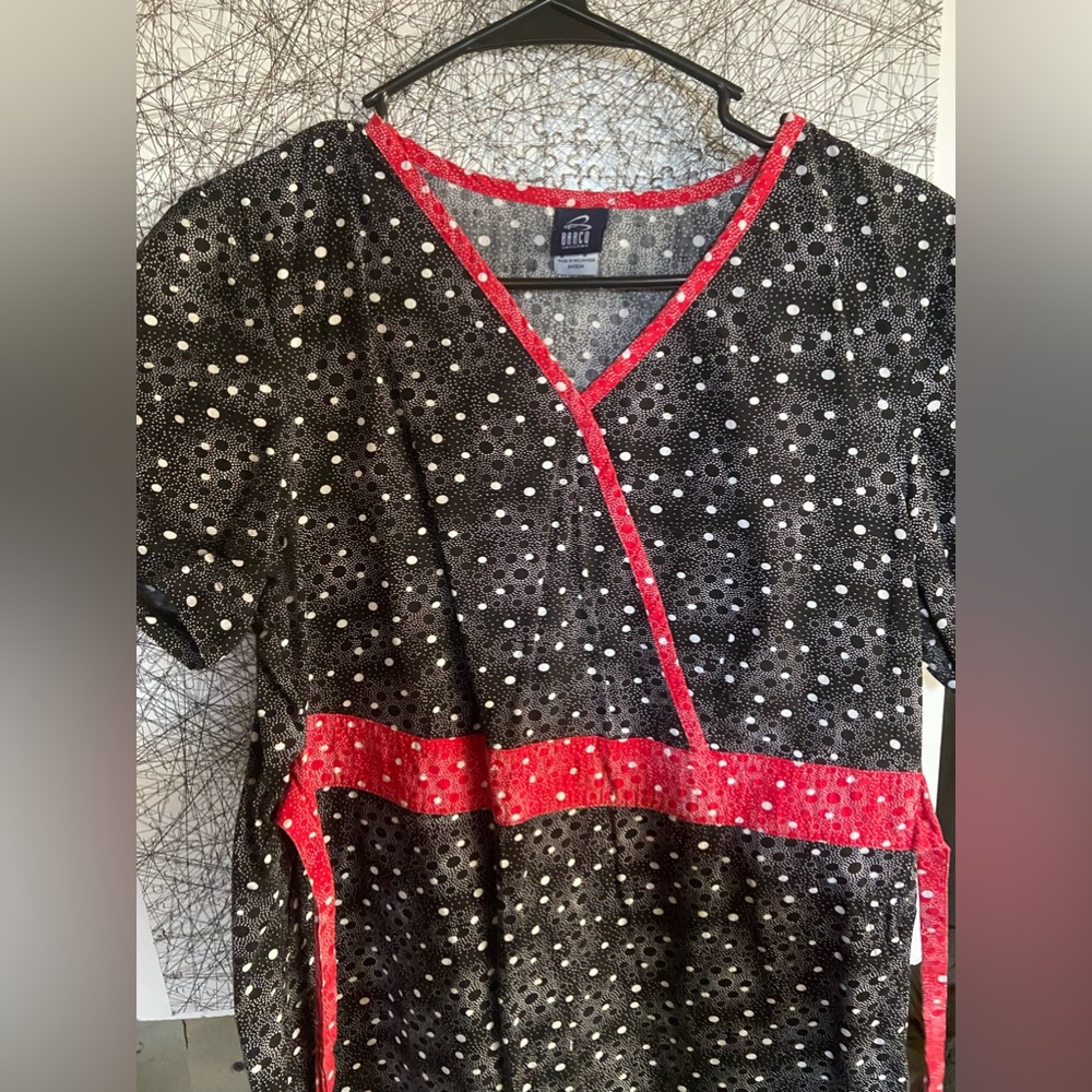 Medium scrub top